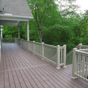 deck with vinyl railing